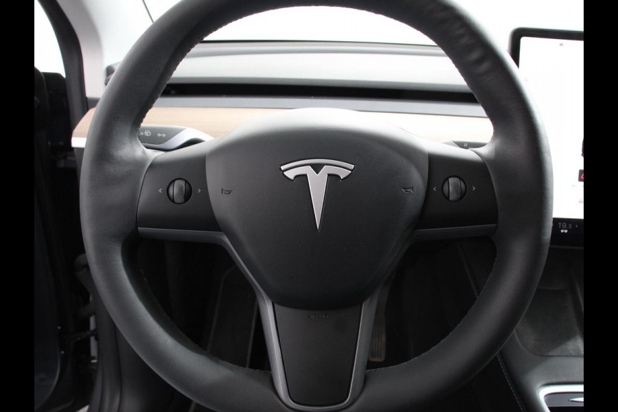 Tesla Model Y Long Range AWD 75 kWh Climate control Adaptieve cruise control Achteruitrijcamera Panoramadak Keyless Stuurverwarming Stoelverwarming LED Navigatie Parkeersensoren