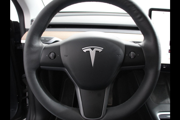 Tesla Model Y Long Range AWD 75 kWh Climate control Adaptieve cruise control Achteruitrijcamera Panoramadak Keyless Stuurverwarming Stoelverwarming LED Navigatie Parkeersensoren