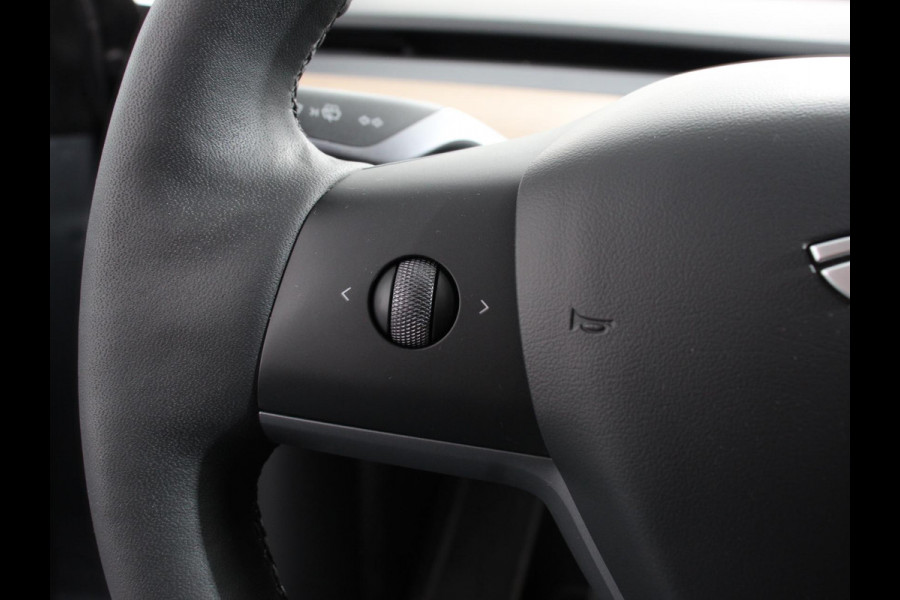 Tesla Model Y Long Range AWD 75 kWh Climate control Adaptieve cruise control Achteruitrijcamera Panoramadak Keyless Stuurverwarming Stoelverwarming LED Navigatie Parkeersensoren