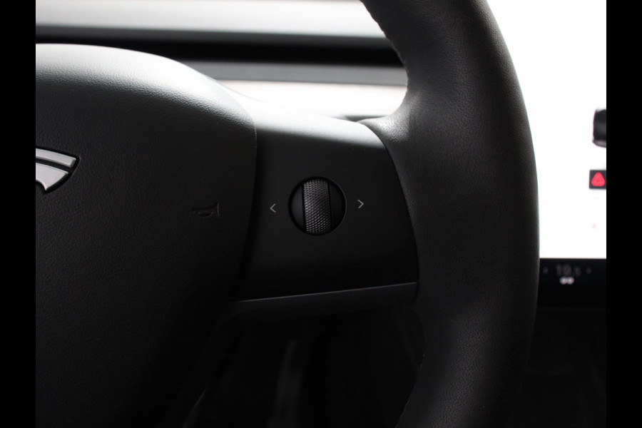 Tesla Model Y Long Range AWD 75 kWh Climate control Adaptieve cruise control Achteruitrijcamera Panoramadak Keyless Stuurverwarming Stoelverwarming LED Navigatie Parkeersensoren