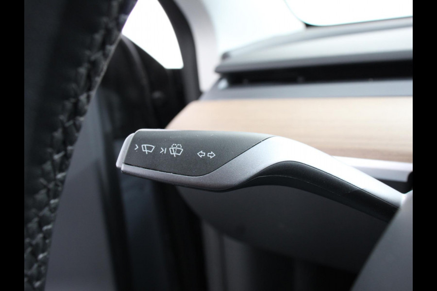 Tesla Model Y Long Range AWD 75 kWh Climate control Adaptieve cruise control Achteruitrijcamera Panoramadak Keyless Stuurverwarming Stoelverwarming LED Navigatie Parkeersensoren