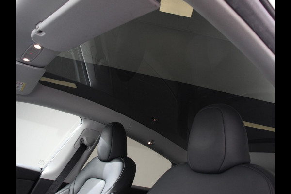 Tesla Model Y Long Range AWD 75 kWh Climate control Adaptieve cruise control Achteruitrijcamera Panoramadak Keyless Stuurverwarming Stoelverwarming LED Navigatie Parkeersensoren