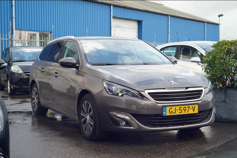 Volvo V40 Cross Country 1.5 T3 Dynamic Edition / 33dkm NAP / Pano / Automaat / Stoelverw. / NL-Auto