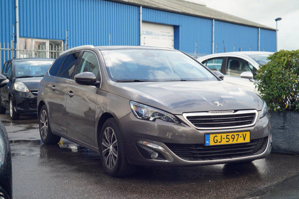 Volvo V40 Cross Country 1.5 T3 Dynamic Edition / 33dkm NAP / Pano / Automaat / Stoelverw. / NL-Auto