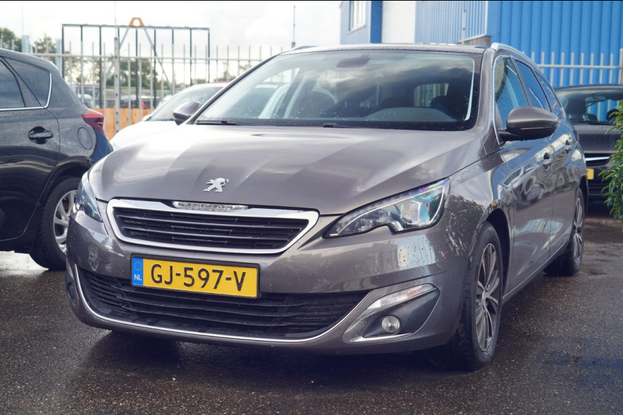 Volvo V40 Cross Country 1.5 T3 Dynamic Edition / 33dkm NAP / Pano / Automaat / Stoelverw. / NL-Auto