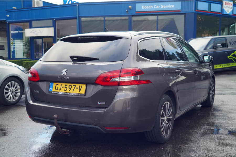 Volvo V40 Cross Country 1.5 T3 Dynamic Edition / 33dkm NAP / Pano / Automaat / Stoelverw. / NL-Auto