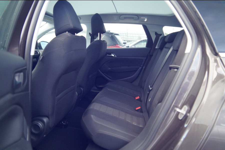 Volvo V40 Cross Country 1.5 T3 Dynamic Edition / 33dkm NAP / Pano / Automaat / Stoelverw. / NL-Auto