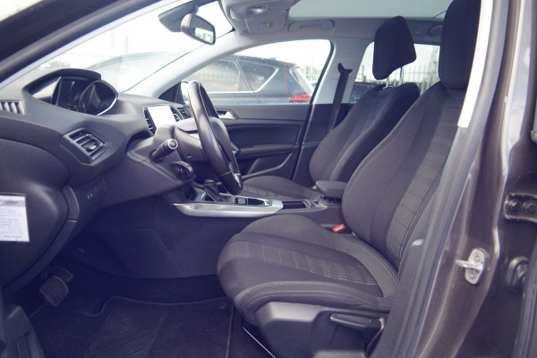Volvo V40 Cross Country 1.5 T3 Dynamic Edition / 33dkm NAP / Pano / Automaat / Stoelverw. / NL-Auto