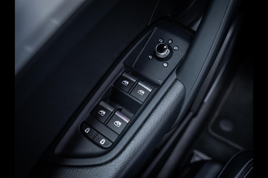 Audi Q5 Sportback 55 TFSI e S edition Competition - Luchtv. l Carbon pack l HUD l B&O