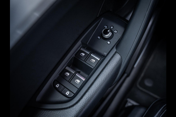 Audi Q5 Sportback 55 TFSI e S edition Competition - Luchtv. l Carbon pack l HUD l B&O