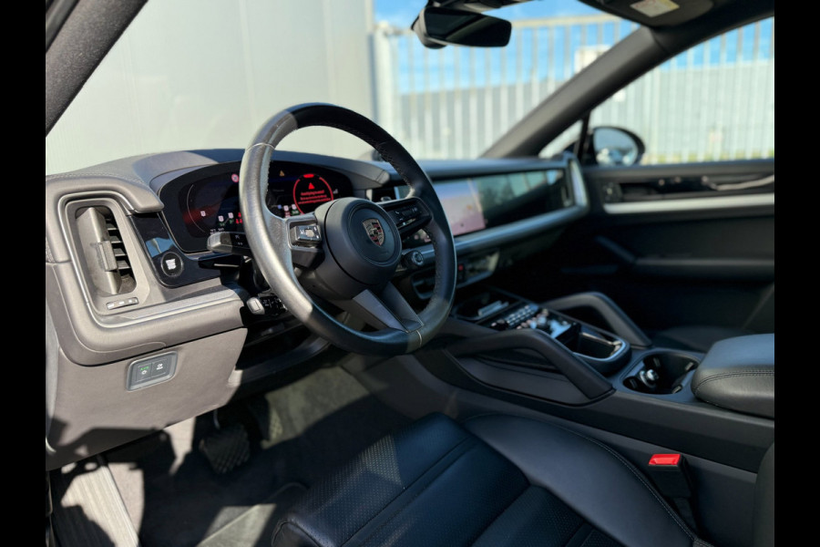 Porsche Cayenne Coupé 3.0 E-Hybrid | Sport Chrono | Panodak | Passagiersdisplay | Bose Audio | Luchtvering | Facelift | BOMVOL