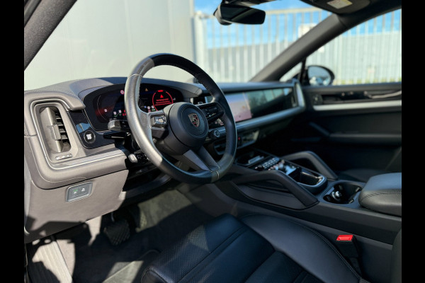 Porsche Cayenne Coupé 3.0 E-Hybrid | Sport Chrono | Panodak | Passagiersdisplay | Bose Audio | Luchtvering | Facelift | BOMVOL