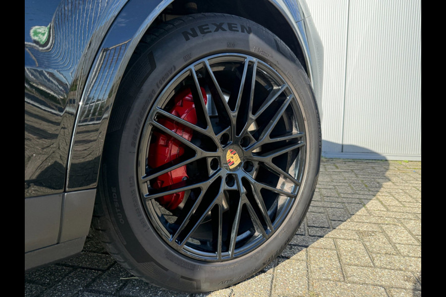 Porsche Cayenne Coupé 3.0 E-Hybrid | Sport Chrono | Panodak | Passagiersdisplay | Bose Audio | Luchtvering | Facelift | BOMVOL