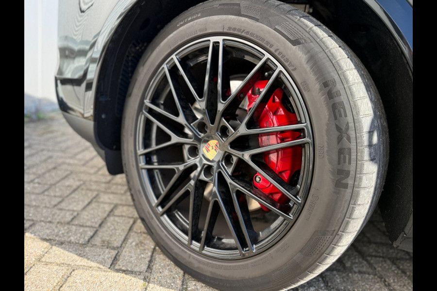 Porsche Cayenne Coupé 3.0 E-Hybrid | Sport Chrono | Panodak | Passagiersdisplay | Bose Audio | Luchtvering | Facelift | BOMVOL