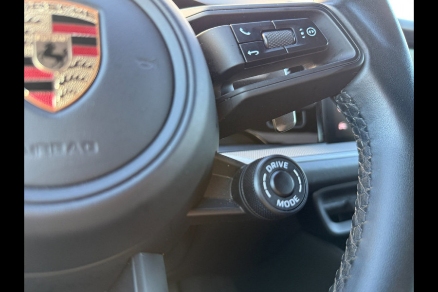 Porsche Cayenne Coupé 3.0 E-Hybrid | Sport Chrono | Panodak | Passagiersdisplay | Bose Audio | Luchtvering | Facelift | BOMVOL