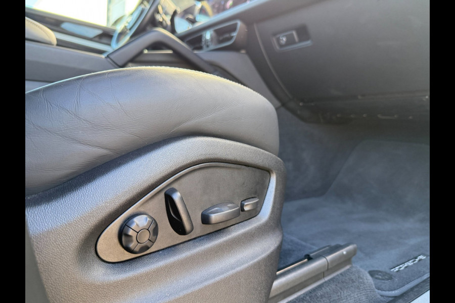 Porsche Cayenne Coupé 3.0 E-Hybrid | Sport Chrono | Panodak | Passagiersdisplay | Bose Audio | Luchtvering | Facelift | BOMVOL