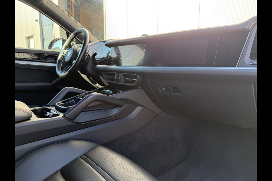 Porsche Cayenne Coupé 3.0 E-Hybrid | Sport Chrono | Panodak | Passagiersdisplay | Bose Audio | Luchtvering | Facelift | BOMVOL