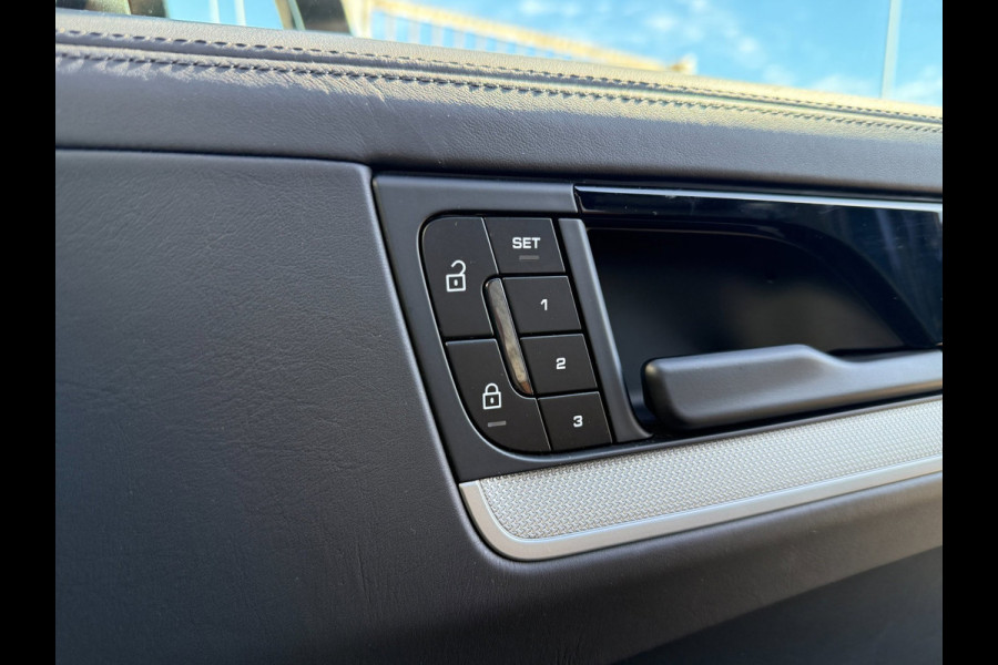 Porsche Cayenne Coupé 3.0 E-Hybrid | Sport Chrono | Panodak | Passagiersdisplay | Bose Audio | Luchtvering | Facelift | BOMVOL