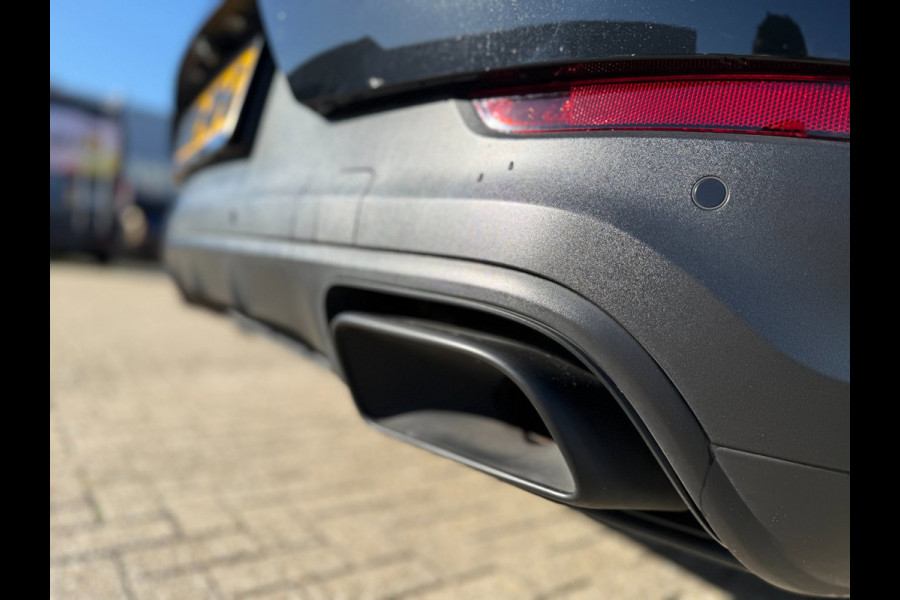 Porsche Cayenne Coupé 3.0 E-Hybrid | Sport Chrono | Panodak | Passagiersdisplay | Bose Audio | Luchtvering | Facelift | BOMVOL