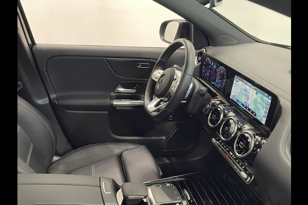 Mercedes-Benz GLA 250 e AMG Line PHEV Automaat Panorama dak 360 Camera Adaptieve Led Leder Interieur elektrische Achterklep Carplay/Android Auto Navigatie