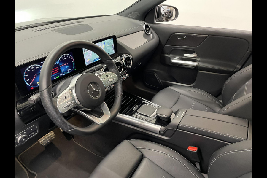 Mercedes-Benz GLA 250 e AMG Line PHEV Automaat Panorama dak 360 Camera Adaptieve Led Leder Interieur elektrische Achterklep Carplay/Android Auto Navigatie