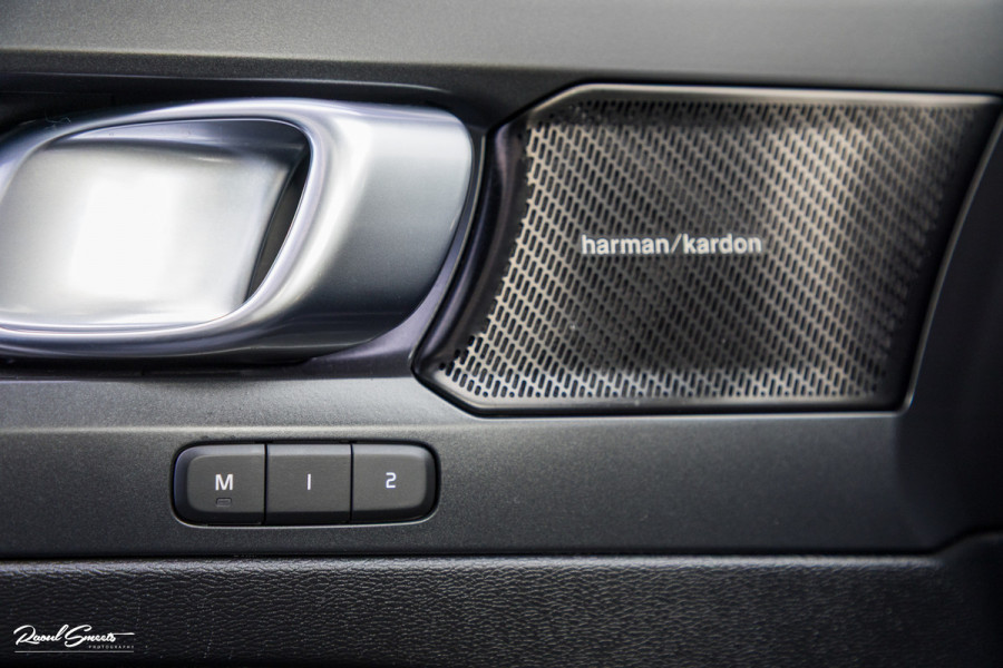 Volvo XC40 Recharge Ultimate 70 kWh | Panoramadak | Adaptieve cruise | Blis | Memory | Harman Kardon |