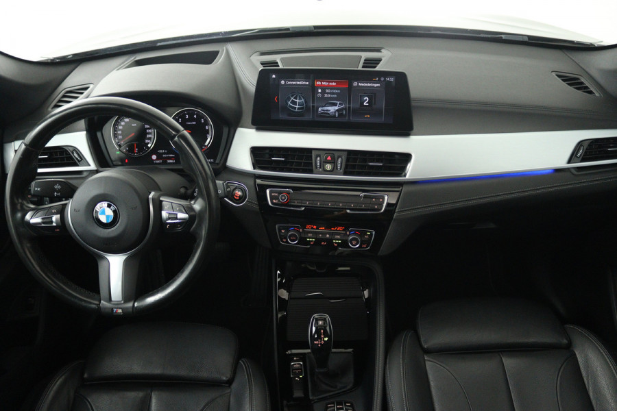 BMW X1 sDrive20i VDL Nedcar Edition (PANORAMADAK, CAMERA, STOELVERWARMING, PARKEERSENSOREN)
