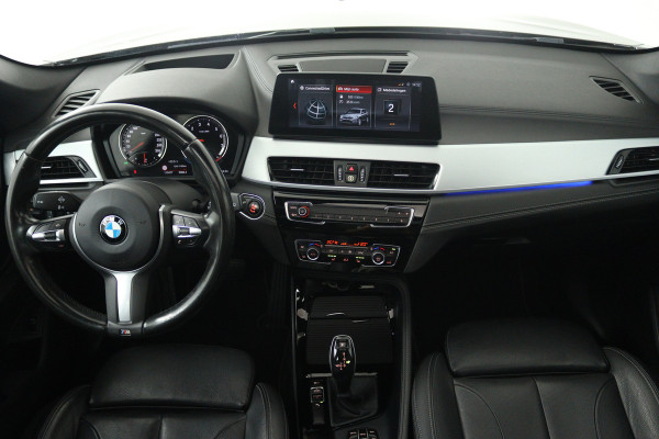 BMW X1 sDrive20i VDL Nedcar Edition (PANORAMADAK, CAMERA, STOELVERWARMING, PARKEERSENSOREN)