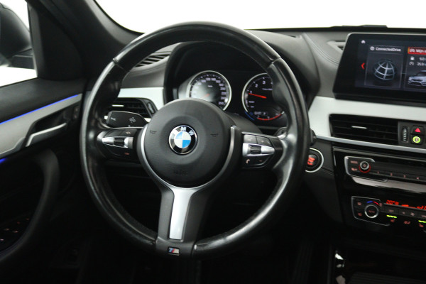 BMW X1 sDrive20i VDL Nedcar Edition (PANORAMADAK, CAMERA, STOELVERWARMING, PARKEERSENSOREN)