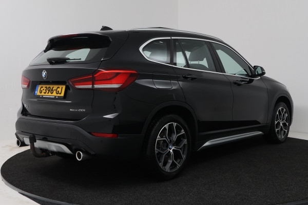 BMW X1 sDrive20i VDL Nedcar Edition (PANORAMADAK, CAMERA, STOELVERWARMING, PARKEERSENSOREN)