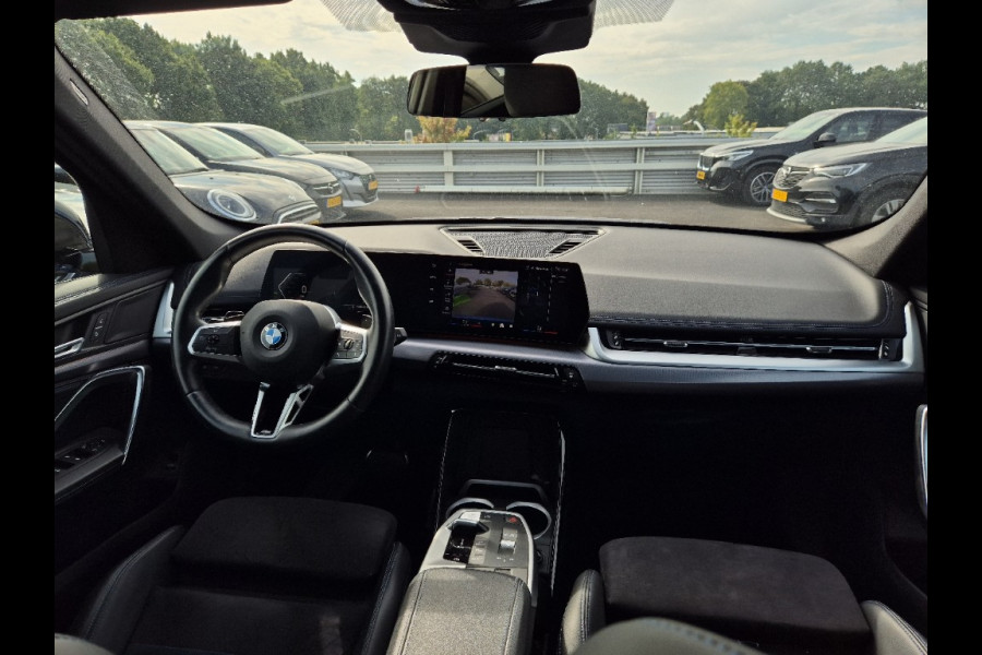 BMW X1 sDrive20i M-Sport Carplay Sportzetels Zwarte hemel PORTIMAO BLAU METALLIC