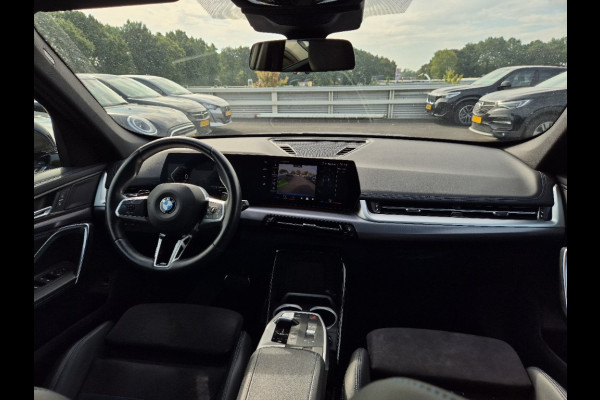 BMW X1 sDrive20i M-Sport Carplay Sportzetels Zwarte hemel PORTIMAO BLAU METALLIC