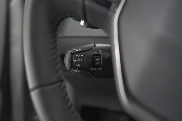 Peugeot 208 1.2 Hybrid 110 e-DCS6 Allure | Apple Carplay | Parkeersensoren Voor + Achter | Climate Control