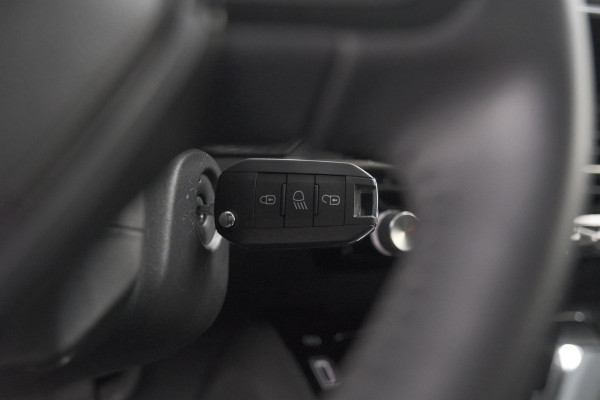 Peugeot 208 1.2 Hybrid 110 e-DCS6 Allure | Apple Carplay | Parkeersensoren Voor + Achter | Climate Control