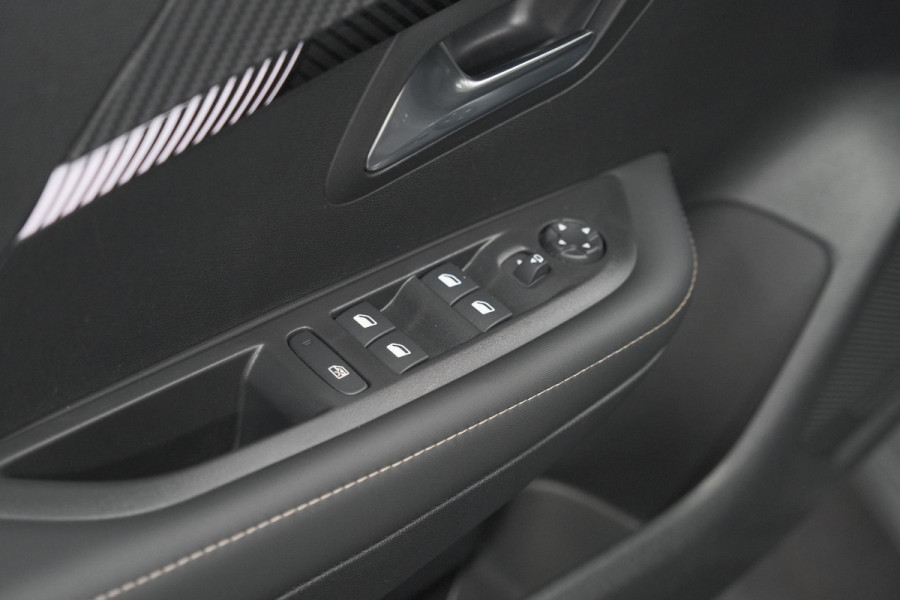 Peugeot 208 1.2 Hybrid 110 e-DCS6 Allure | Apple Carplay | Parkeersensoren Voor + Achter | Climate Control