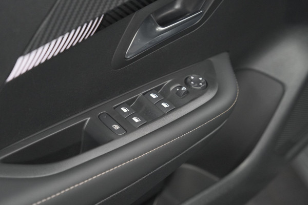 Peugeot 208 1.2 Hybrid 110 e-DCS6 Allure | Apple Carplay | Parkeersensoren Voor + Achter | Climate Control