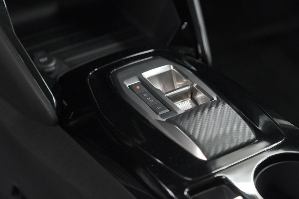 Peugeot 208 1.2 Hybrid 110 e-DCS6 Allure | Apple Carplay | Parkeersensoren Voor + Achter | Climate Control