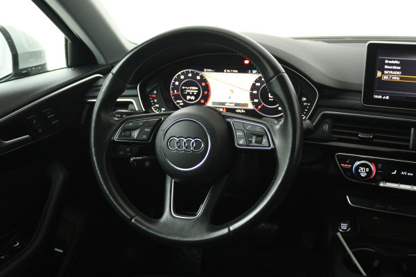Audi A4 Limousine 35 TFSI Sport S line black edition (DIGITALE COCKPIT, CAMERA, STOELVERWARMING/VERKOELING, ELEKTR STOELEN)