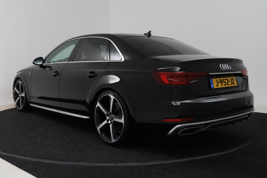 Audi A4 Limousine 35 TFSI Sport S line black edition (DIGITALE COCKPIT, CAMERA, STOELVERWARMING/VERKOELING, ELEKTR STOELEN)
