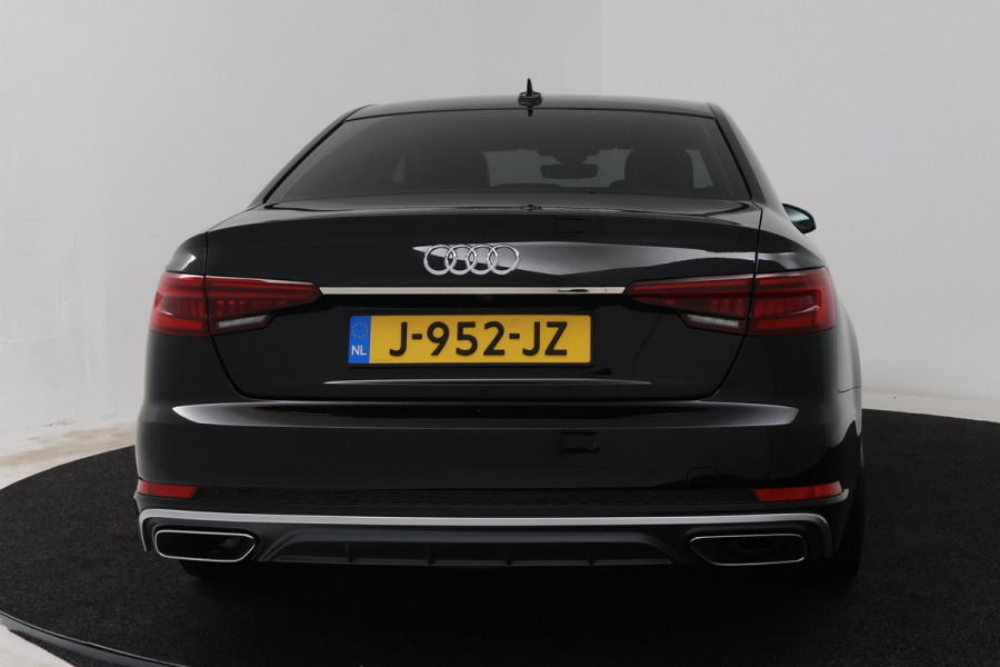 Audi A4 Limousine 35 TFSI Sport S line black edition (DIGITALE COCKPIT, CAMERA, STOELVERWARMING/VERKOELING, ELEKTR STOELEN)