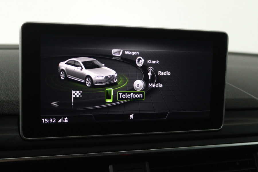 Audi A4 Limousine 35 TFSI Sport S line black edition (DIGITALE COCKPIT, CAMERA, STOELVERWARMING/VERKOELING, ELEKTR STOELEN)