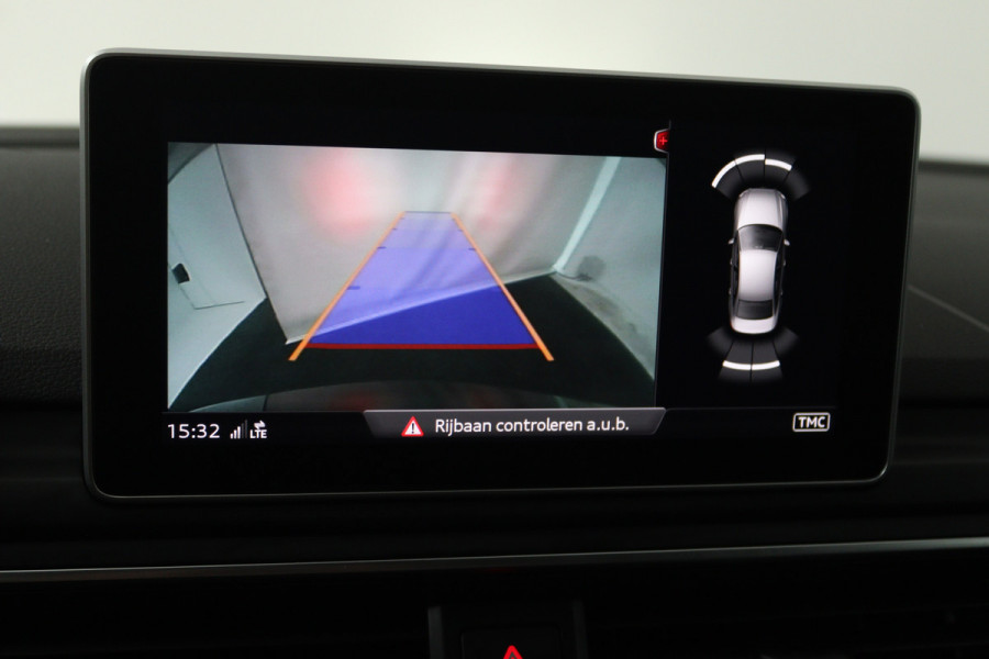 Audi A4 Limousine 35 TFSI Sport S line black edition (DIGITALE COCKPIT, CAMERA, STOELVERWARMING/VERKOELING, ELEKTR STOELEN)