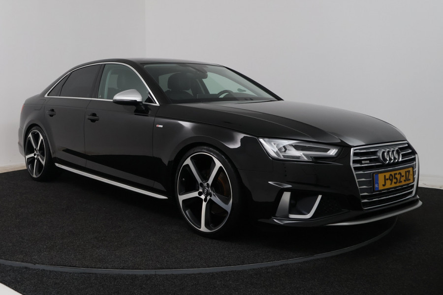 Audi A4 Limousine 35 TFSI Sport S line black edition (DIGITALE COCKPIT, CAMERA, STOELVERWARMING/VERKOELING, ELEKTR STOELEN)