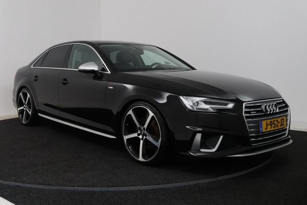 Audi A4 Limousine 35 TFSI Sport S line black edition (DIGITALE COCKPIT, CAMERA, STOELVERWARMING/VERKOELING, ELEKTR STOELEN)