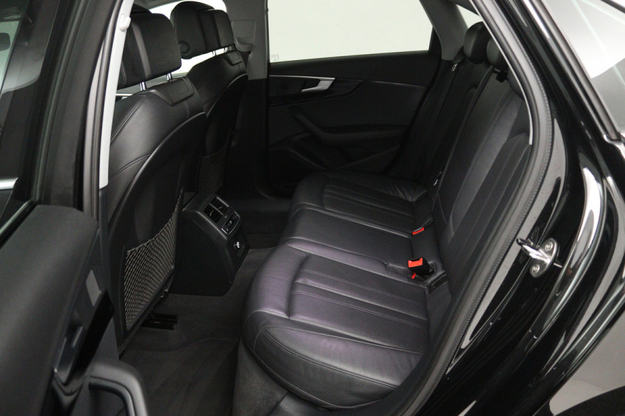 Audi A4 Limousine 35 TFSI Sport S line black edition (DIGITALE COCKPIT, CAMERA, STOELVERWARMING/VERKOELING, ELEKTR STOELEN)