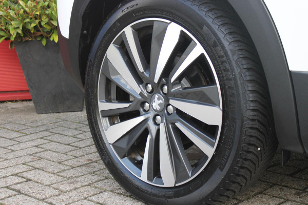 Peugeot 3008 1.2 130PK AUTOMAAT ALLURE | LEDEREN BEKLEDING | TREKHAAK | ELEKTRISCH BEDIENBARE BESTUUDERSSTOEL MET GEHEUGENFUNCTIE | ADAPTIVE CRUISE CONTROL | ELEKTRISCH BEDIENBARE ACHTERKLEP | APPLE CARPLAY/ANDROID AUTO | NAVIGATIE | STOELVERWARMING | ALL SEASON BANDEN | 19" LICHTMETALEN VELGEN | KEYLESS ENTRY/START | DODEHOEK DETECTIE | DRAADLOZE TELEFOONLADER |