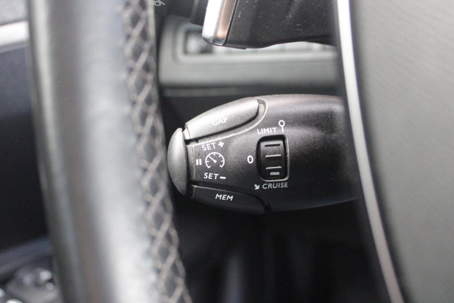 Peugeot 3008 1.2 130PK AUTOMAAT ALLURE | LEDEREN BEKLEDING | TREKHAAK | ELEKTRISCH BEDIENBARE BESTUUDERSSTOEL MET GEHEUGENFUNCTIE | ADAPTIVE CRUISE CONTROL | ELEKTRISCH BEDIENBARE ACHTERKLEP | APPLE CARPLAY/ANDROID AUTO | NAVIGATIE | STOELVERWARMING | ALL SEASON BANDEN | 19" LICHTMETALEN VELGEN | KEYLESS ENTRY/START | DODEHOEK DETECTIE | DRAADLOZE TELEFOONLADER |