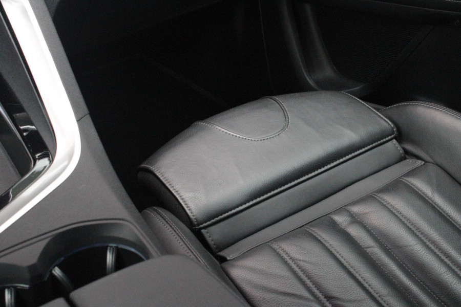 Peugeot 3008 1.2 130PK AUTOMAAT ALLURE | LEDEREN BEKLEDING | TREKHAAK | ELEKTRISCH BEDIENBARE BESTUUDERSSTOEL MET GEHEUGENFUNCTIE | ADAPTIVE CRUISE CONTROL | ELEKTRISCH BEDIENBARE ACHTERKLEP | APPLE CARPLAY/ANDROID AUTO | NAVIGATIE | STOELVERWARMING | ALL SEASON BANDEN | 19" LICHTMETALEN VELGEN | KEYLESS ENTRY/START | DODEHOEK DETECTIE | DRAADLOZE TELEFOONLADER |