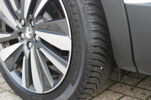 Peugeot 3008 1.2 130PK AUTOMAAT ALLURE | LEDEREN BEKLEDING | TREKHAAK | ELEKTRISCH BEDIENBARE BESTUUDERSSTOEL MET GEHEUGENFUNCTIE | ADAPTIVE CRUISE CONTROL | ELEKTRISCH BEDIENBARE ACHTERKLEP | APPLE CARPLAY/ANDROID AUTO | NAVIGATIE | STOELVERWARMING | ALL SEASON BANDEN | 19" LICHTMETALEN VELGEN | KEYLESS ENTRY/START | DODEHOEK DETECTIE | DRAADLOZE TELEFOONLADER |
