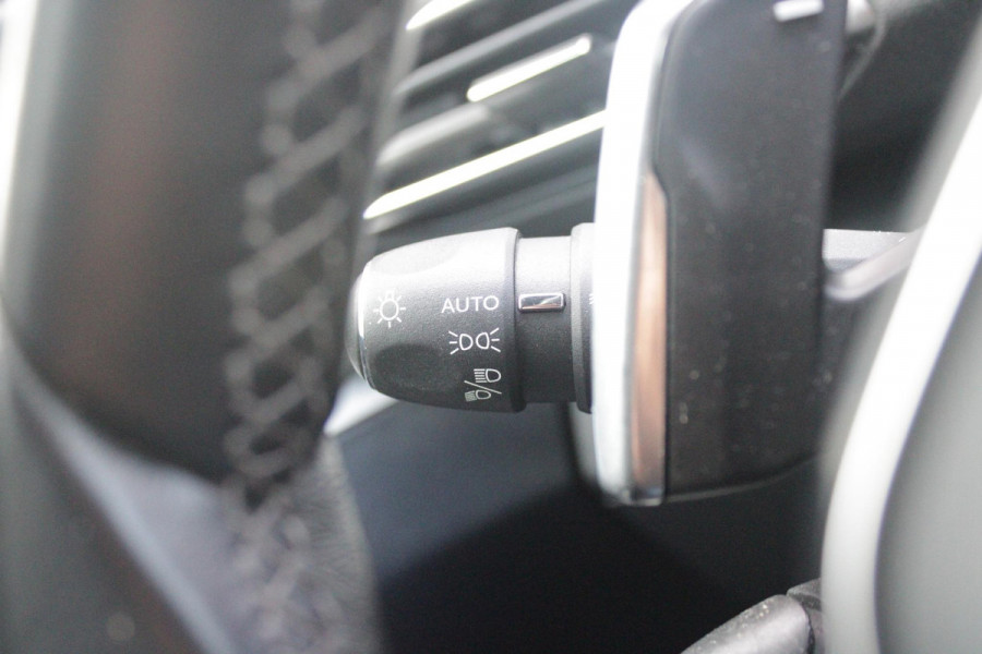 Peugeot 3008 1.2 130PK AUTOMAAT ALLURE | LEDEREN BEKLEDING | TREKHAAK | ELEKTRISCH BEDIENBARE BESTUUDERSSTOEL MET GEHEUGENFUNCTIE | ADAPTIVE CRUISE CONTROL | ELEKTRISCH BEDIENBARE ACHTERKLEP | APPLE CARPLAY/ANDROID AUTO | NAVIGATIE | STOELVERWARMING | ALL SEASON BANDEN | 19" LICHTMETALEN VELGEN | KEYLESS ENTRY/START | DODEHOEK DETECTIE | DRAADLOZE TELEFOONLADER |